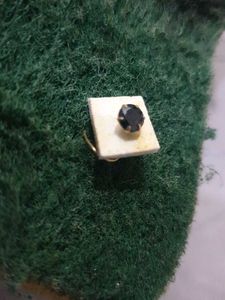 100% gold Elegant Black Gemstone Stud noise pin