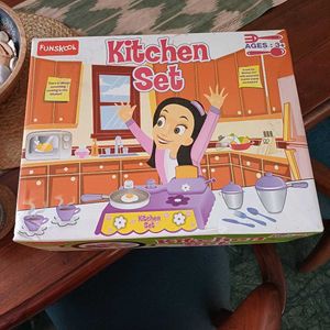 Funskool Kitchen Set - FLAT PRICE, NO BARGAIN