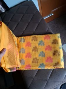 UNUSED Elegant Yellow Saree with Floral Motifs