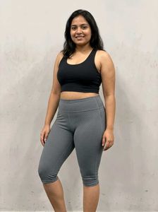 Athletic Capris Textured Pattern Stretchy 28 to 32