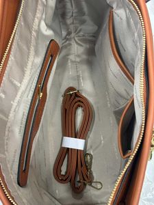 MICHAEL KORS JET SET LARGE TOTE BAG