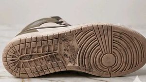 Air Jordan 1 Retro High olive sneaker