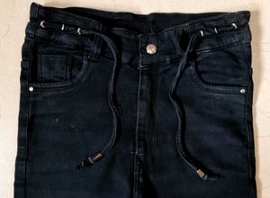 Selling a pair of women's black high-waist skinny