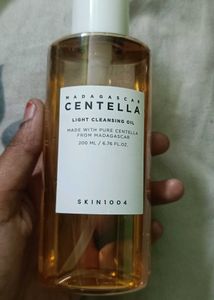 Madagascar Centella Light Cleansing Oil