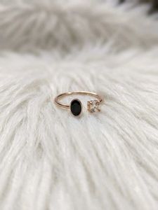anti turnish Elegant Black & White Stone adjustabl