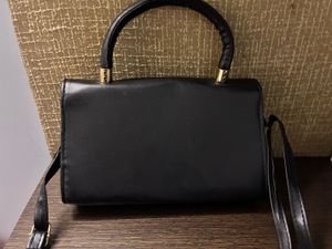 Chic Black Handbag with Gold Lock (Dubai product)