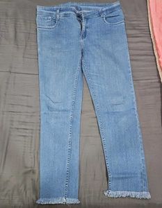 Light Wash Frayed Hem Jeans