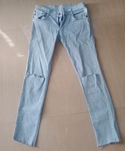 Knee Cut Jeans