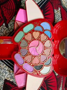 Vintage Heart-Shaped Compact