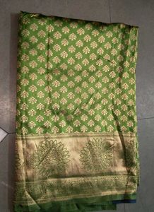 Elegant Blue Saree with Gold Motifs