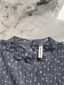 Chic Pleated Floral Print Top