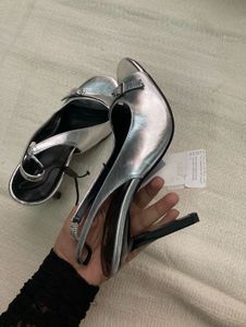 Chic Silver Slingback Heels