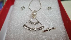 Elegant Jewellery Set with Ring