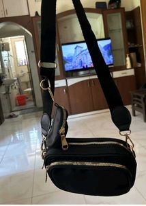 🐦‍⬛Chic Black Nylon Crossbody Bag