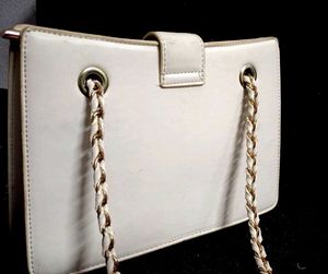 Chic White Croc Textured Shoulder Bag