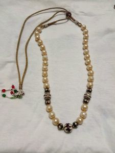Elegant Pearl Necklace with Embellishments 🤌🏻
