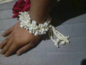 Floral Hair Accessory with Pearls