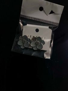 Floral Stud Earrings / korean earring