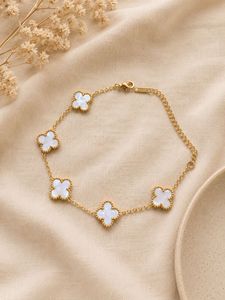 Elegant Clover Bracelet