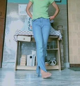 Stylish Split Hem Jeans