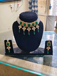 Elegant Emerald &amp; Pearl Choker Set