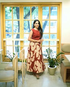Trendy Red and Beige Skirt, Top Se