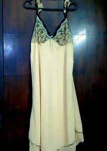Elegant Lace Trim Chemise