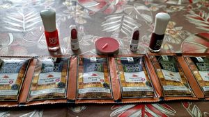 Gold Kesar Facial Kit With Gifts