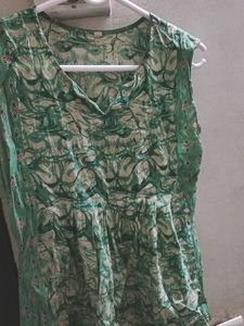 Green Patterned Sleeveless Top💚