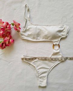 Chic One-Shoulder Cut-Out One-Piece Swimsuit