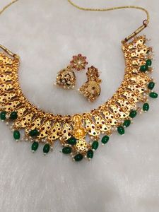 Necklace Set In Kemp Stone