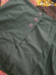 Green Button-Up Pleated Mini Skorts