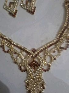 Necklace Brown N White Stone