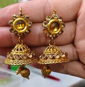 Exquisite Gold-Toned Choker Necklace Set