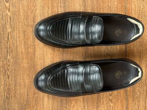 Stylish Black Textured Loafers