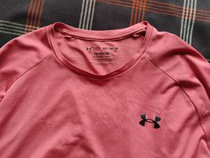 Under Armour Unisex T shirt