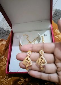 Elegant Gold Necklace &amp; Earring Set