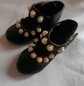 Black Shoe
