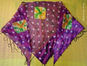 Triangle shape Purple Bandhani Dupatta w/ tassels