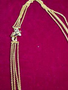 Elegant Gold-Tone Necklace with Pendant