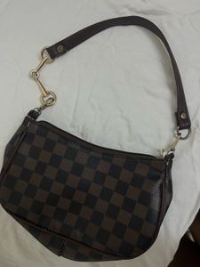Chic Checkered Shoulder Bag