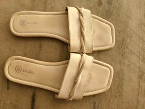 Stylish Zudio Flat Sandals
