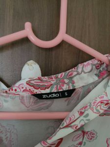 Pretty Floral Print Button-Up Shirt