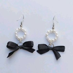 Cute Black Bow Pearl Earrings✨