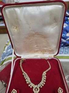 Stunning Jewellery Set with Earrings