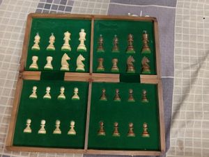 Folded wood Chess magnetic Set with 2 extra queen