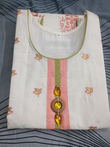 Elegant White Kurta with Floral Print