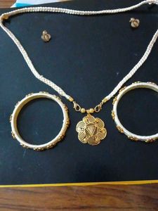 Elegant Gold-Tone Necklace &amp; Earring Set