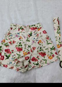 Trendy Floral High-Waisted Shorts with Belt