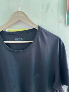 Hugo Boss basic black tee (T553)